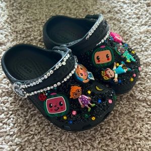 Customize crocs, size C6